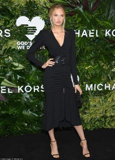 Romee Strijd feet photo thumbnail