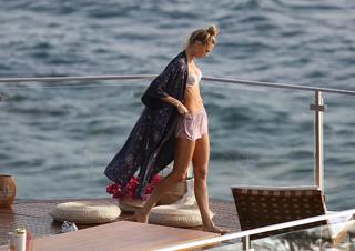 Romee Strijd feet photo thumbnail