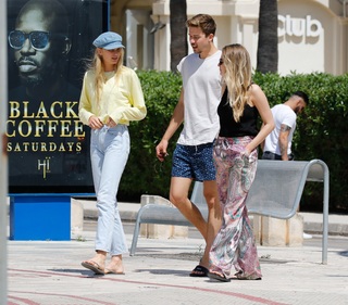 Romee Strijd feet photo thumbnail