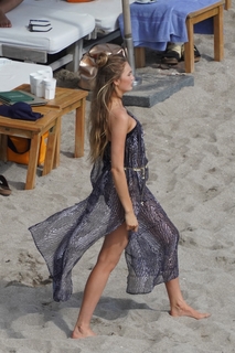 Romee Strijd feet photo thumbnail