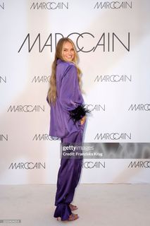 Romee Strijd feet photo thumbnail