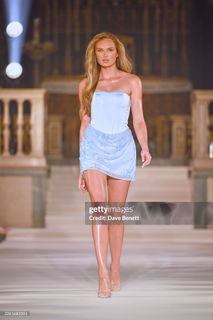 Romee Strijd feet photo 9