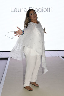 Romina Power feet photo thumbnail