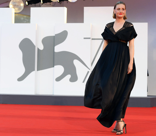 Romola Garai feet photo 11