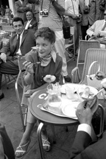 Romy Schneider feet photo thumbnail