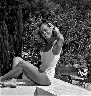 Romy Schneider feet photo thumbnail