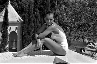 Romy Schneider feet photo thumbnail