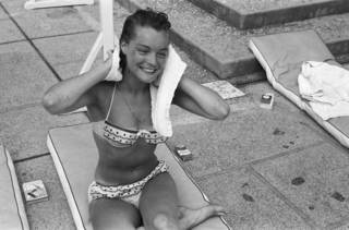 Romy Schneider feet photo thumbnail