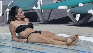 Rona-Lee Shimon feet photo thumbnail