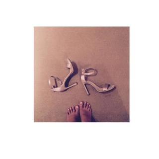 Rona-Lee Shimon feet photo thumbnail