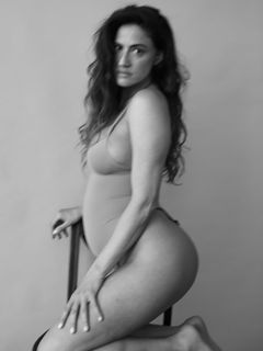 Rona-Lee Shimon feet photo thumbnail