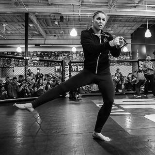 Ronda Rousey feet photo thumbnail