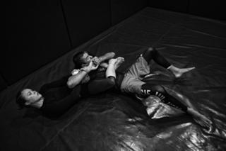 Ronda Rousey feet photo thumbnail