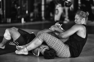 Ronda Rousey feet photo thumbnail