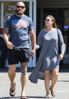 Ronda Rousey feet photo thumbnail