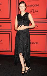 Rooney Mara feet photo thumbnail
