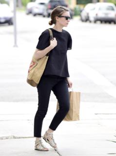 Rooney Mara feet photo thumbnail