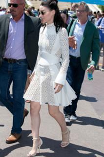 Rooney Mara feet photo thumbnail