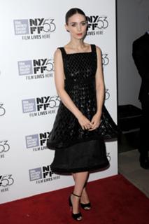 Rooney Mara feet photo thumbnail
