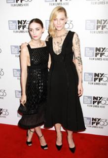 Rooney Mara feet photo thumbnail