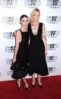 Rooney Mara feet photo thumbnail