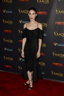 Rooney Mara feet photo thumbnail