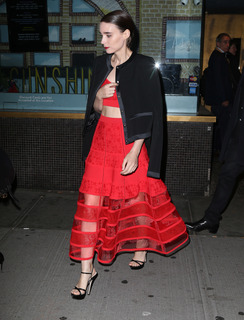 Rooney Mara feet photo thumbnail
