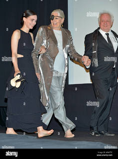Rooney Mara feet photo thumbnail