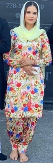 Roopi Gill feet photo 1