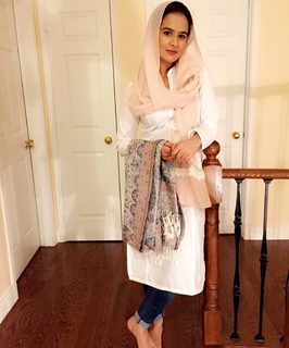 Roopi Gill feet photo 2