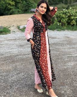 Roopi Gill feet photo 3