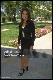 Rosa Blasi feet photo thumbnail