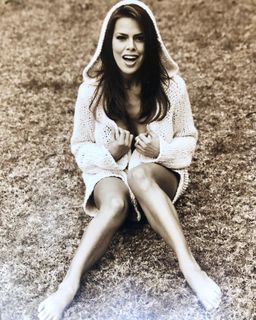 Rosa Blasi feet photo thumbnail