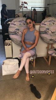 Rosa Salazar feet photo thumbnail