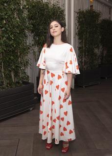 Rosa Salazar feet photo thumbnail