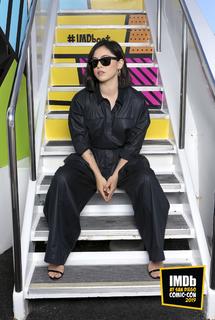 Rosa Salazar feet photo thumbnail