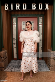 Rosa Salazar feet photo thumbnail