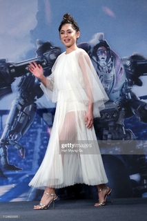 Rosa Salazar feet photo thumbnail