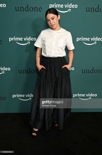Rosa Salazar feet photo thumbnail