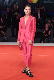Rosabell Laurenti Sellers feet photo thumbnail