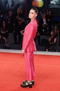 Rosabell Laurenti Sellers feet photo thumbnail
