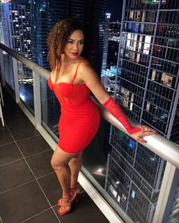 Rosalyn Gold-Onwude feet photo 4