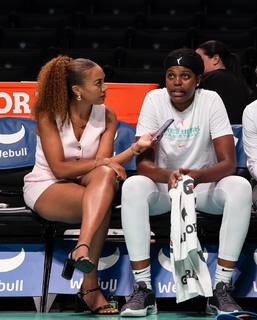 Rosalyn Gold-Onwude feet photo 9