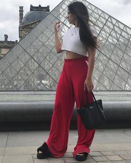 Rosalía feet photo thumbnail
