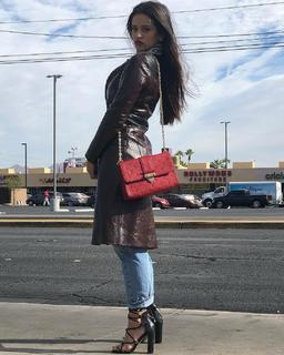Rosalía feet photo thumbnail