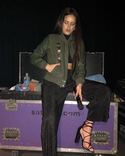 Rosalía feet photo thumbnail