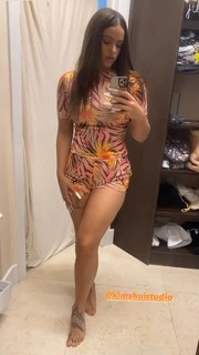 Rosalía feet photo thumbnail