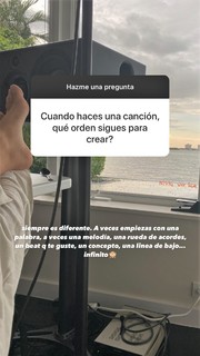 Rosalía feet photo thumbnail