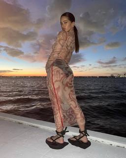 Rosalía feet photo thumbnail