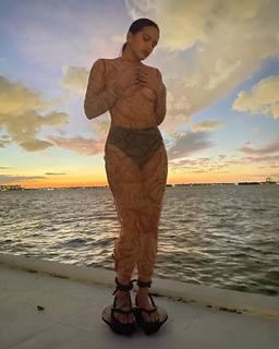 Rosalía feet photo thumbnail
